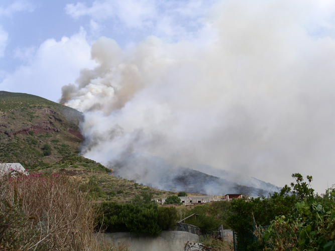002Salina in fiamme