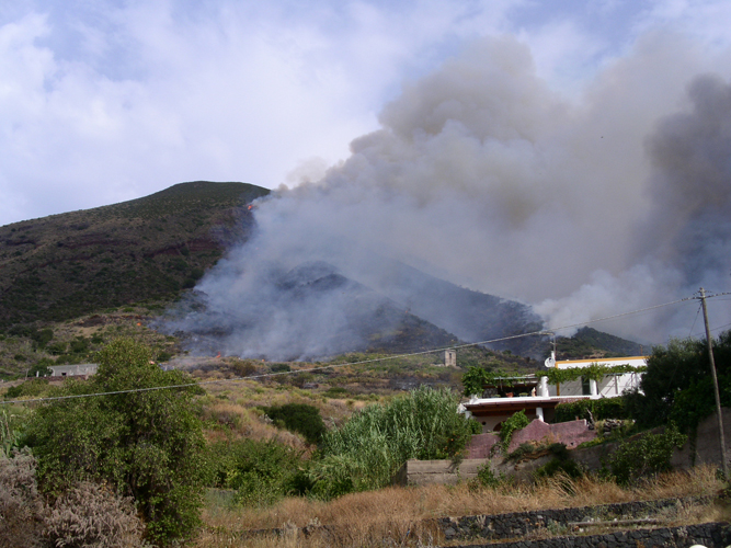 005Salina in fiamme